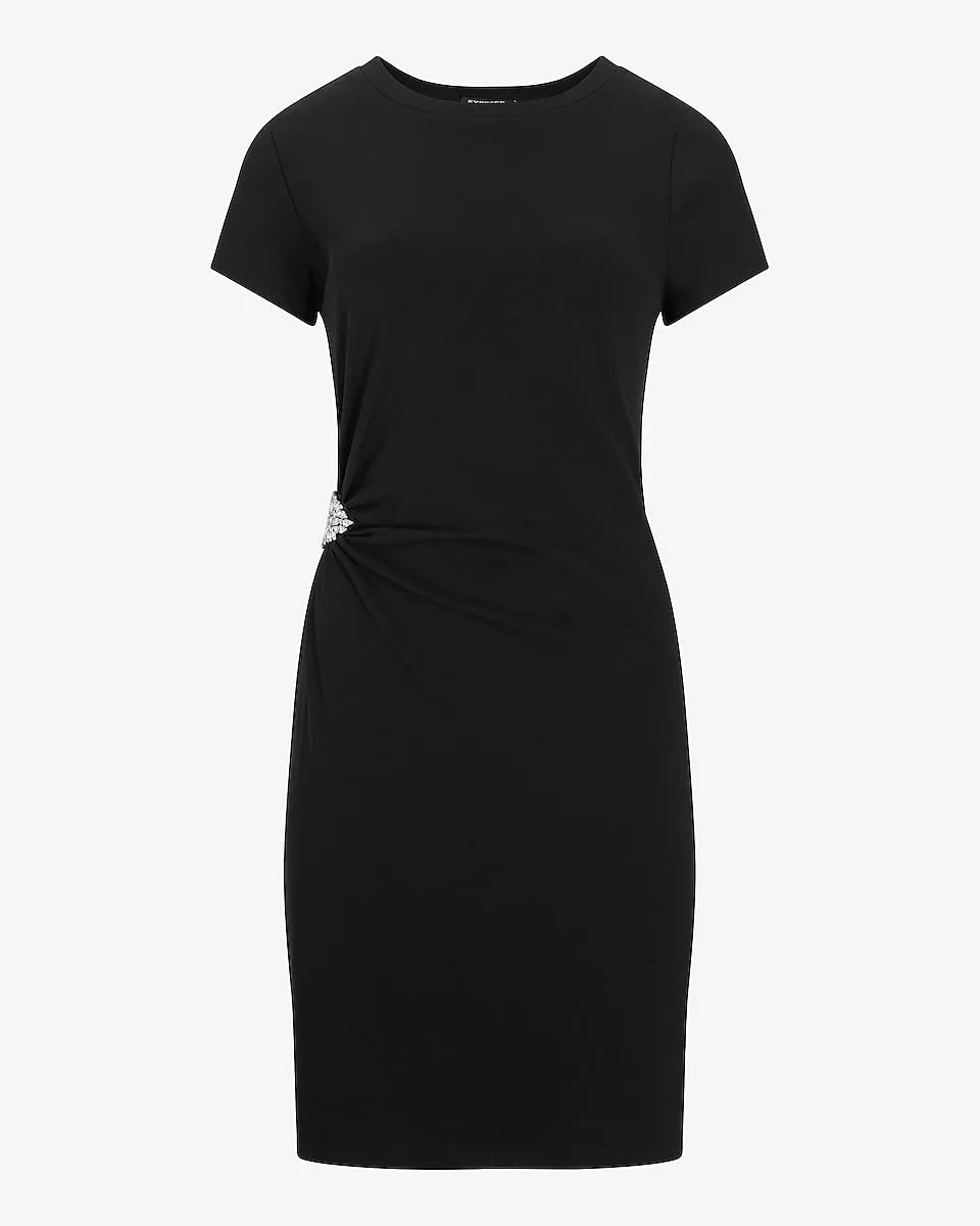 Side Brooch T-Shirt Dress in Pitch Black